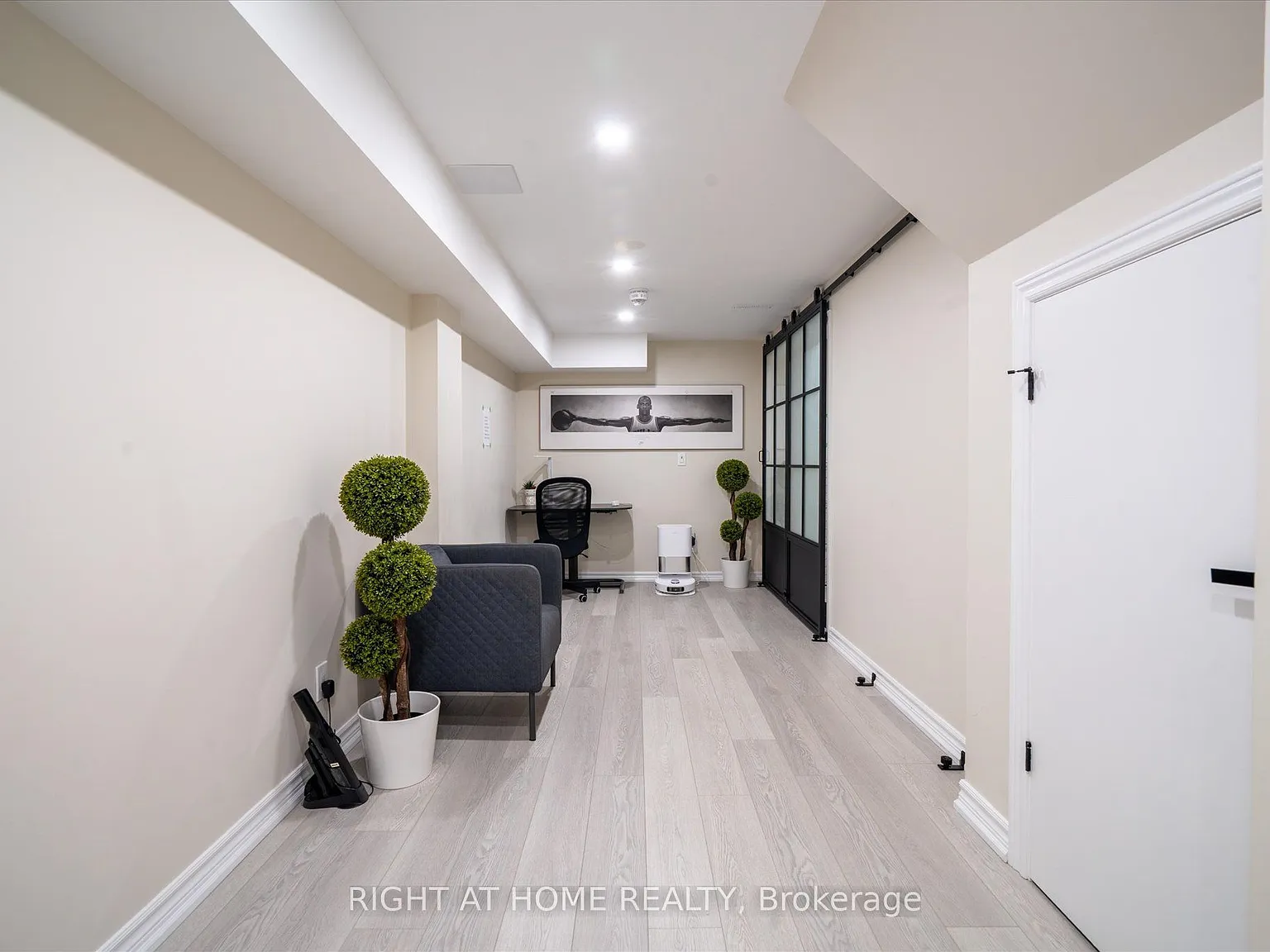 3 bed, $2,400 — Photo 2