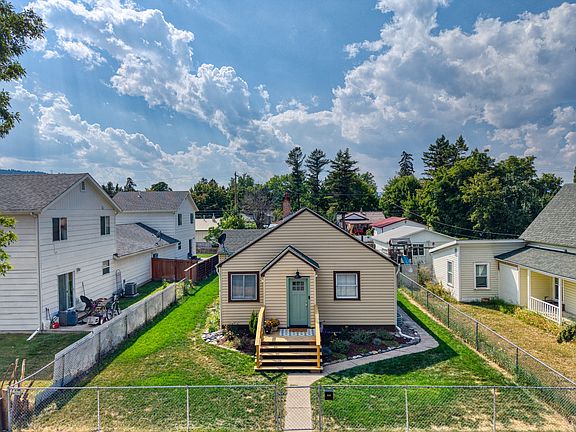 5th image of 240 8th Ave W