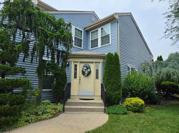 4 Wingate Ct #A, Monroe Township, NJ 08831