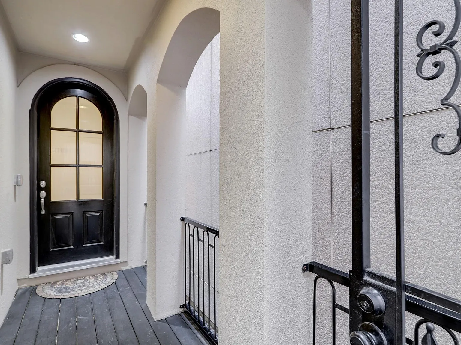 3 bed, 3.5 bath, 2498 sqft, $3,100 — Photo 3