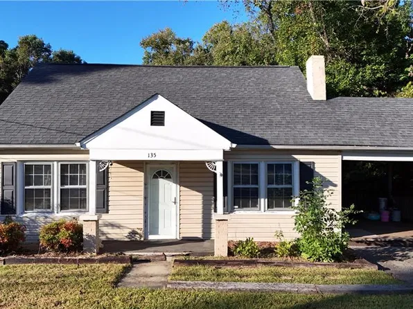 135 Old Toast Rd, Mount Airy, NC 27030