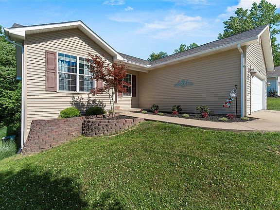 3rd image of 1934 Garrett Dr