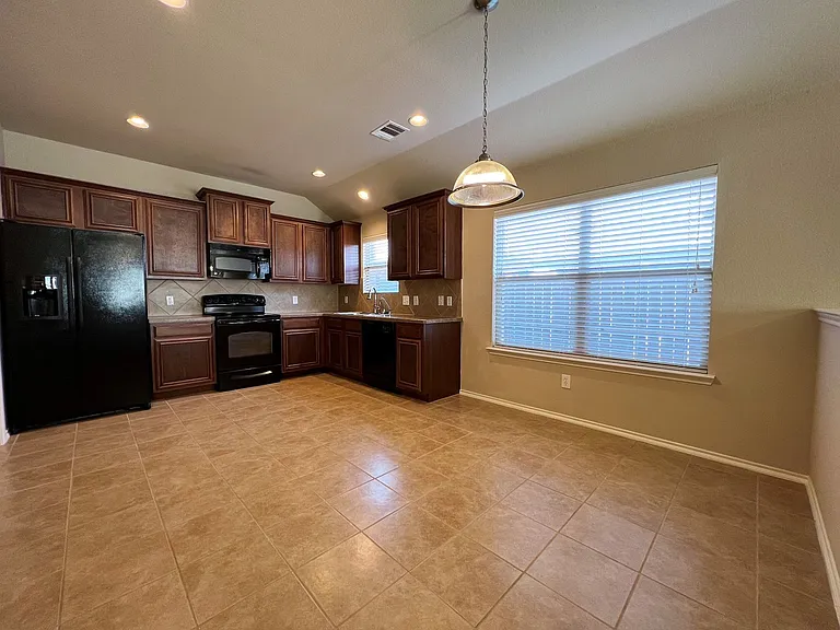 9605 Straightaway Dr — Photo 2