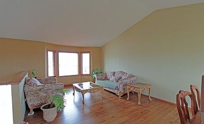 3rd image of 220 Evergreen St E