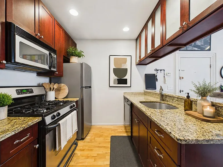 719 S 16th St #1F — Photo 13