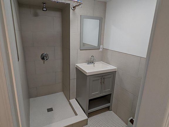 4th image of 11209 93rd Ave Floor 3