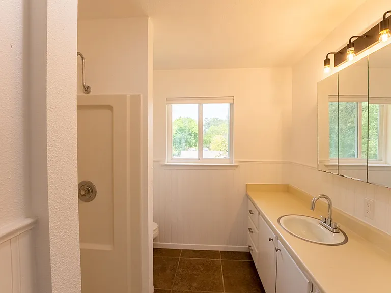 1307 Berkshire Dr — Photo 34