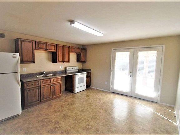 3rd image of 7401 W Cypress St
