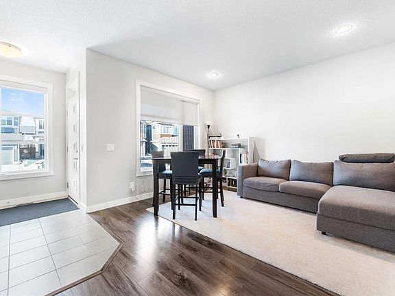 4th image of 24 S Seton Grv SE