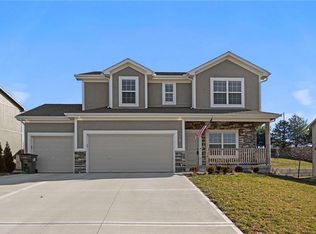 829 SE Hillside Cir, Blue Springs, MO 64014