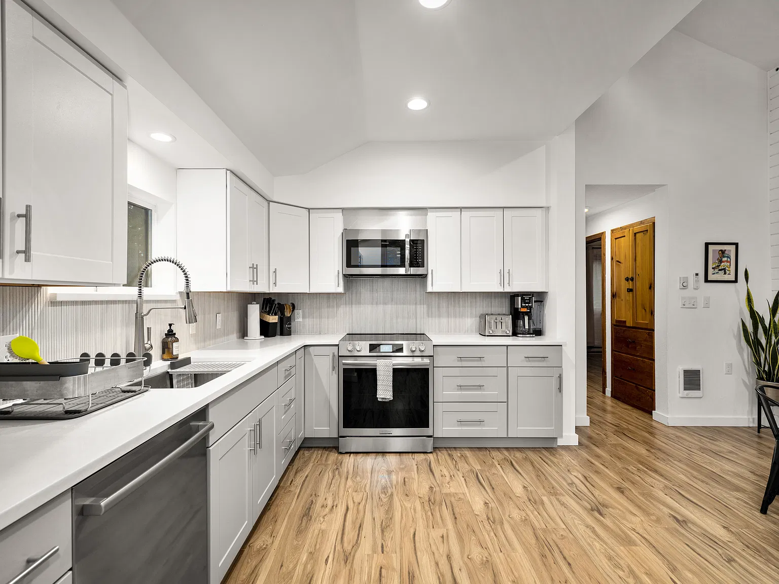 4 bed, 1678 sqft, $3,800 — Photo 3