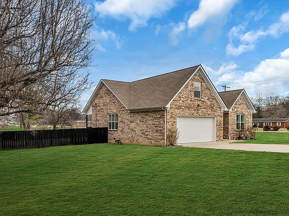 2nd image of 700 Redwood Cir