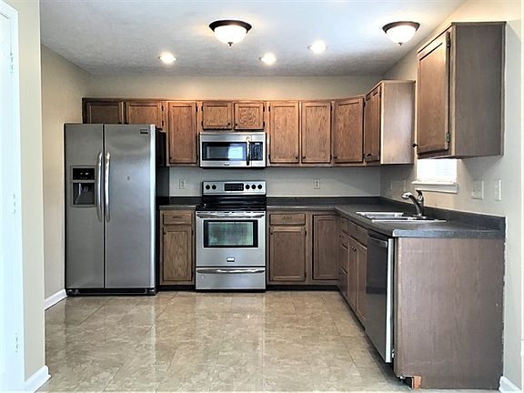 5th image of 511 Grand Woods Dr
