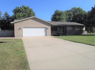 1717 Continental Dr, Cedar Falls, IA 50613