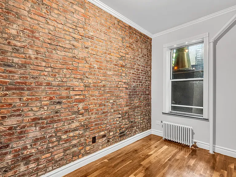 722 10th Ave #4D — Photo 2