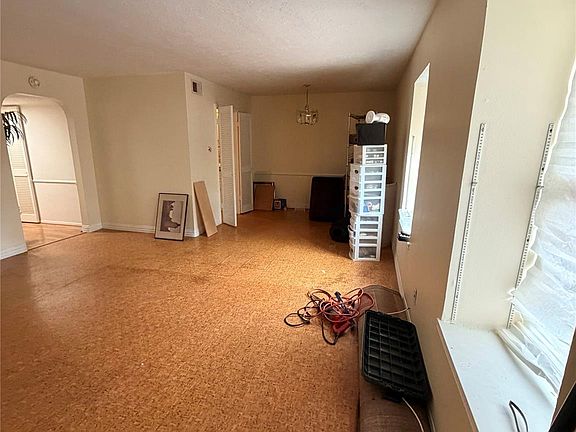 5th image of 359 N Post Oak Ln APT 318