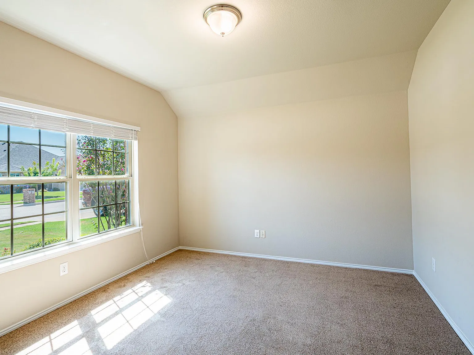 3 bed, 1851 sqft, $2,600 — Photo 3