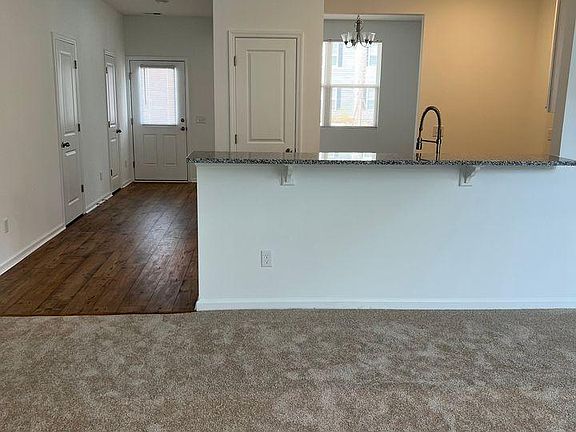 5th image of 172 Spencer Cir