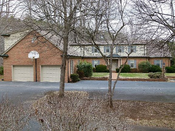 3rd image of 668 Columbus Dr
