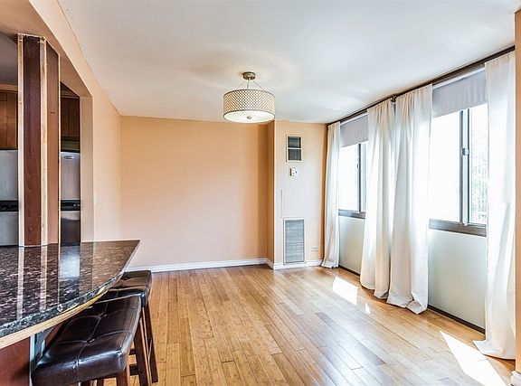5th image of 4800 S Lake Park Ave APT 306