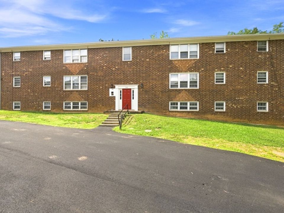 1st image of 142 Wesley Dr APT 1