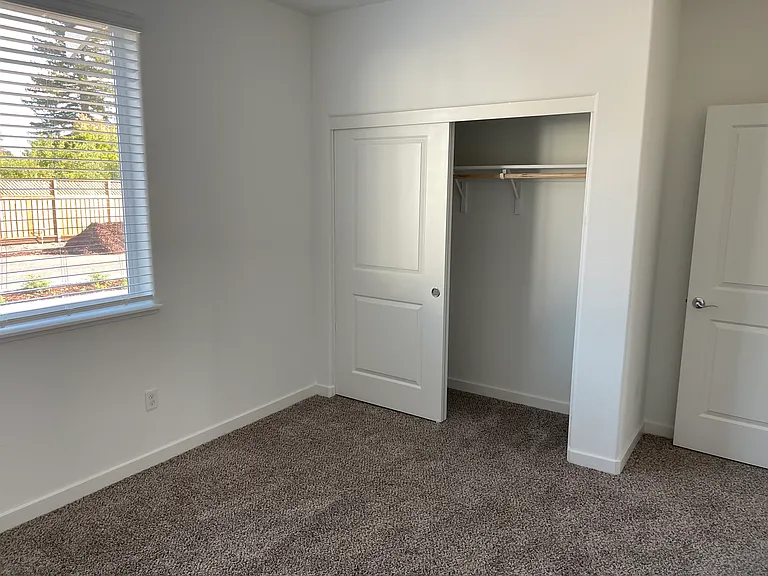 129 Sophia Ct — Photo 21