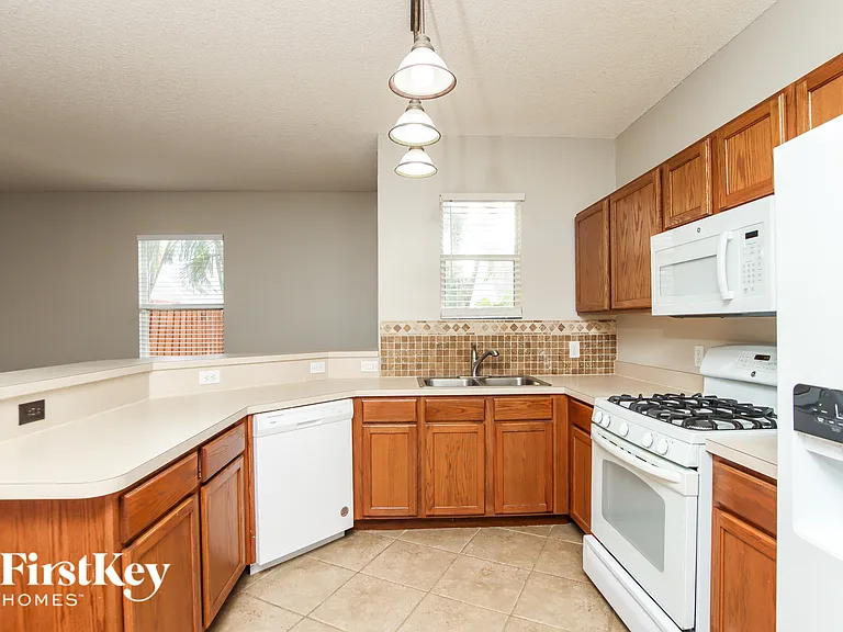 946 Riviera Point Dr — Photo 6