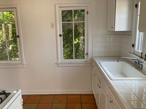4th image of 834 1/2 Silver Lake Blvd