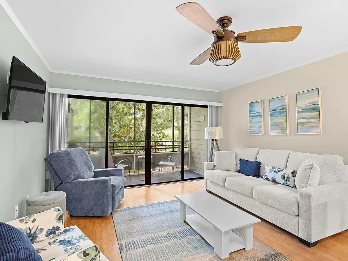Sunny living area with brand new furniture - 415 Ocean Creek Dr