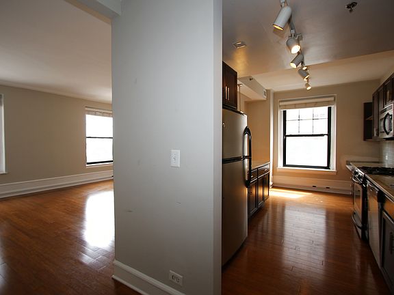 5th image of 415 W Belmont Ave #1021