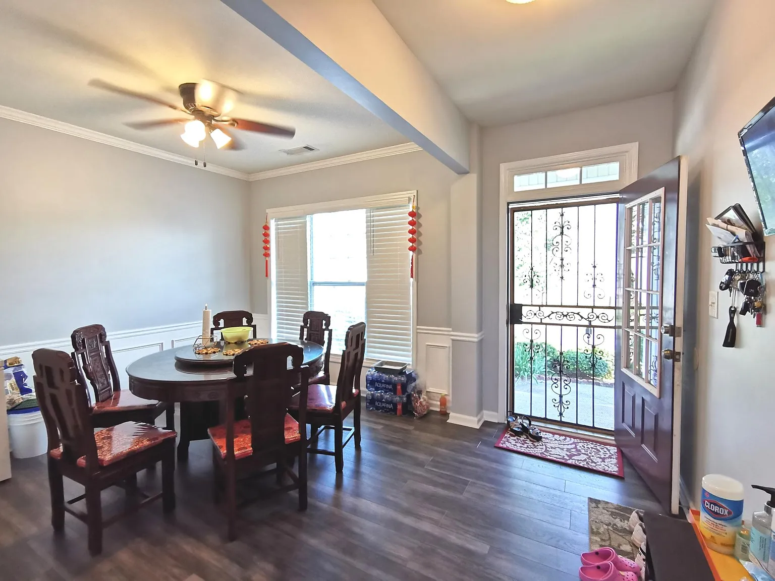 4 bed, 2.5 bath, 2540 sqft, $2,500 — Photo 3