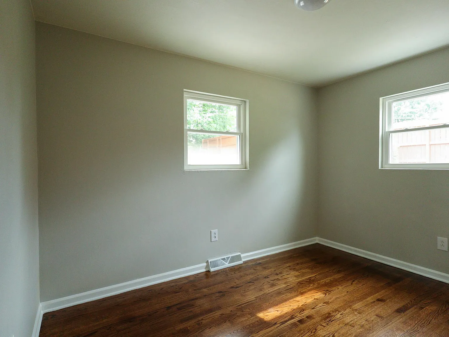 2 bed, 850 sqft, $1,249 — Photo 4