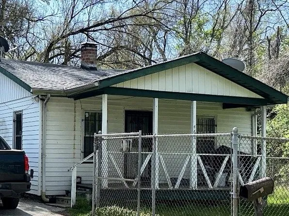 462 N 83rd St, East Saint Louis, IL 62203