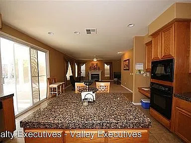 5 bed, 3133 sqft, $3,495 — Photo 4