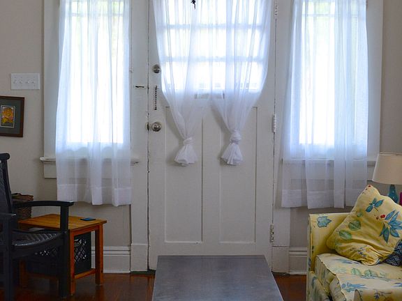2nd image of 2136 Cadiz St