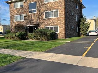 282 7th St #1A, Wheeling, IL 60090