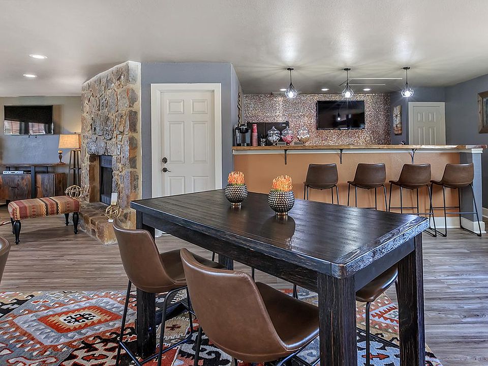 ELEGANT CLUBHOUSE