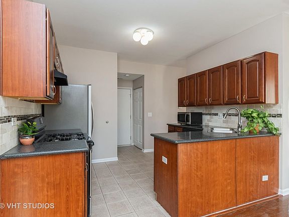 5th image of 4020 Blackstone Dr