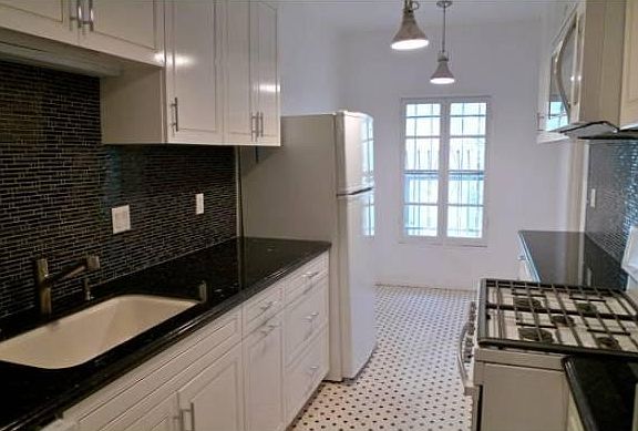 4th image of 802 N Sweetzer Ave APT 104