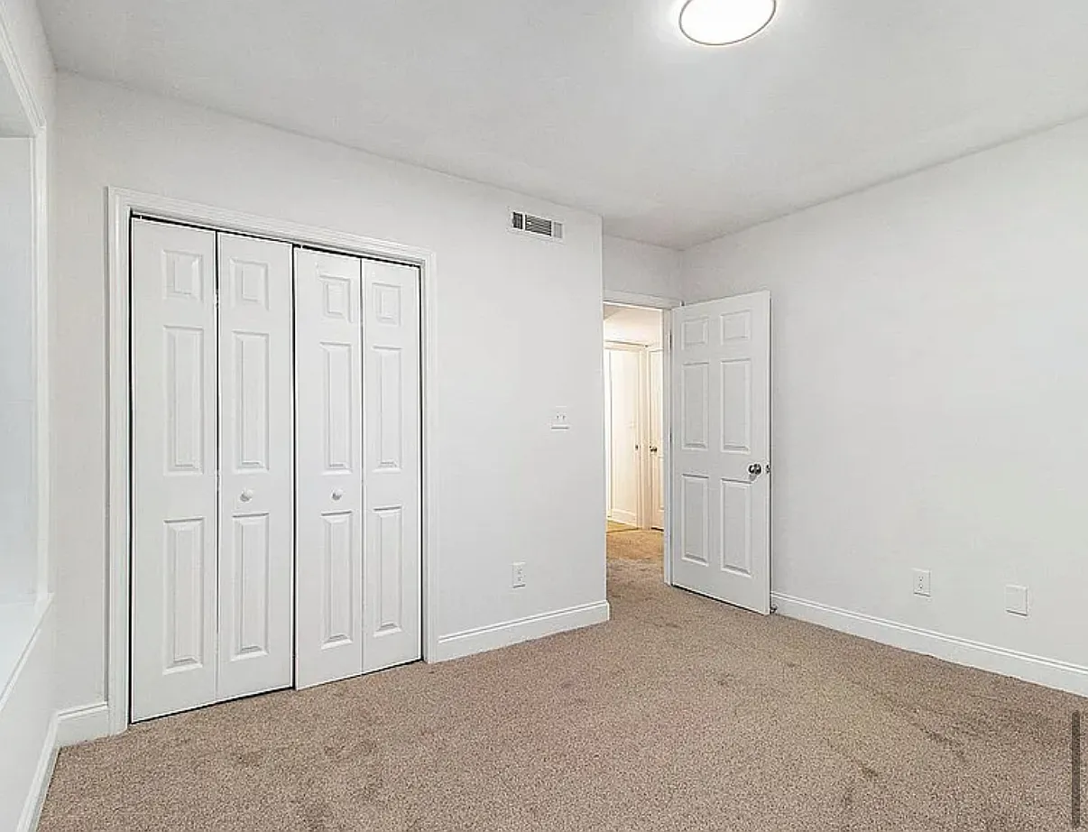 2 bed, 1000 sqft, $1,500 — Photo 2