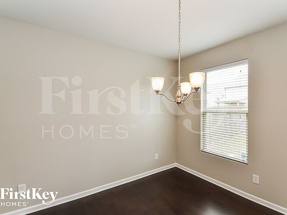 4th image of 584 Dasheill Ln