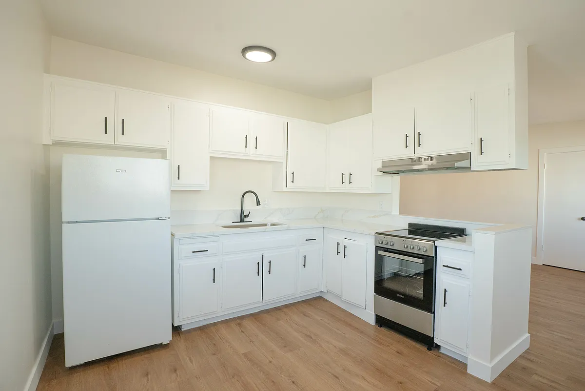 Building Photo - 825 W 167th St #10