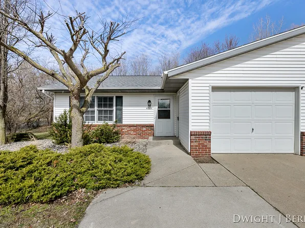 6705 North Dr, Jenison, MI 49428
