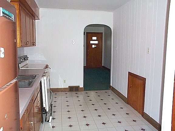 5th image of 2686 North Ave