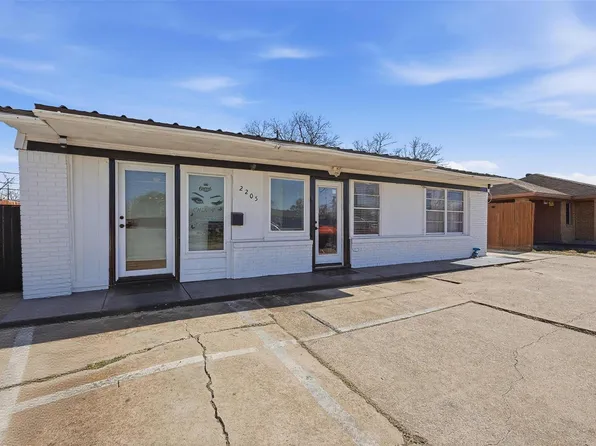 2205 Strawberry Rd, Pasadena, TX 77502
