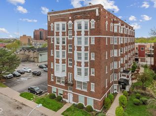 230 E 9th St APT 401, Indianapolis, IN
