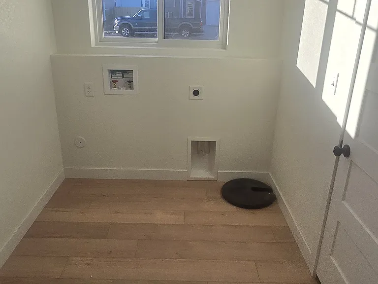 652 Eagle Ct — Photo 18