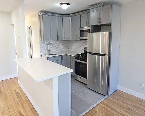 5th image of 1116 E 92nd St