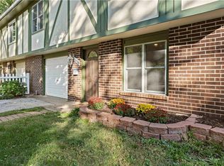10704 W 90th Ter, Overland Park, KS 66214