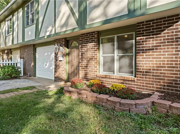 10704 W 90th Ter, Overland Park, KS 66214